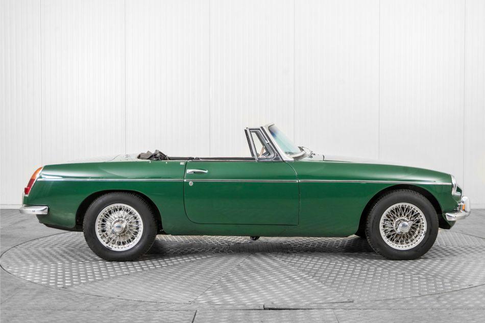 1965 MG B MGB 1.8 met overdrive , spaakwielen