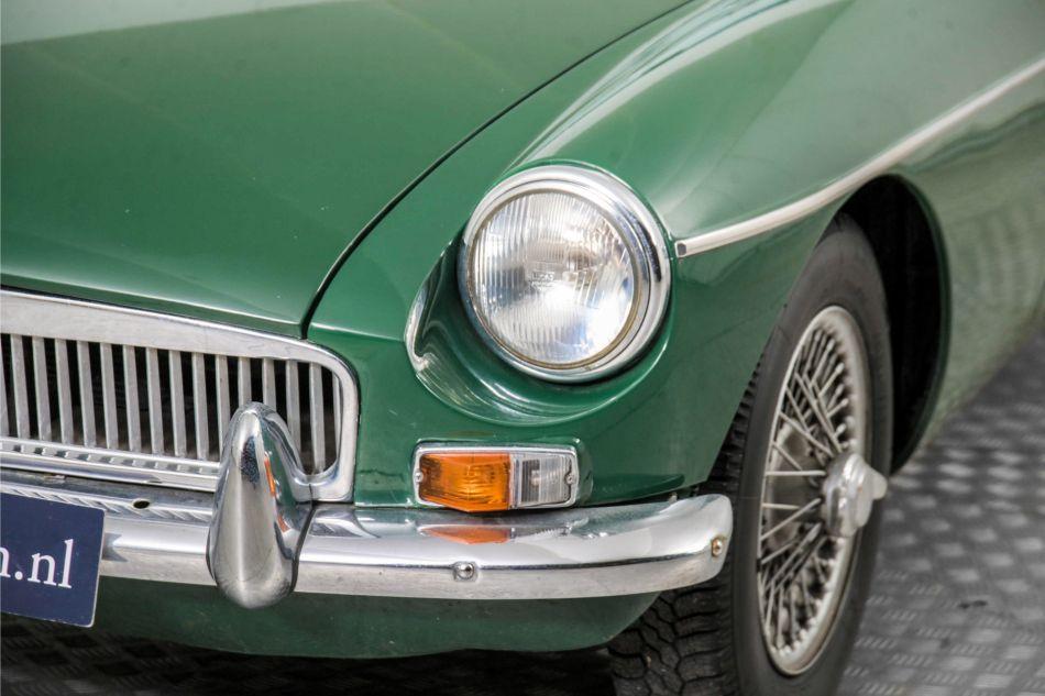 1965 MG B MGB 1.8 met overdrive , spaakwielen
