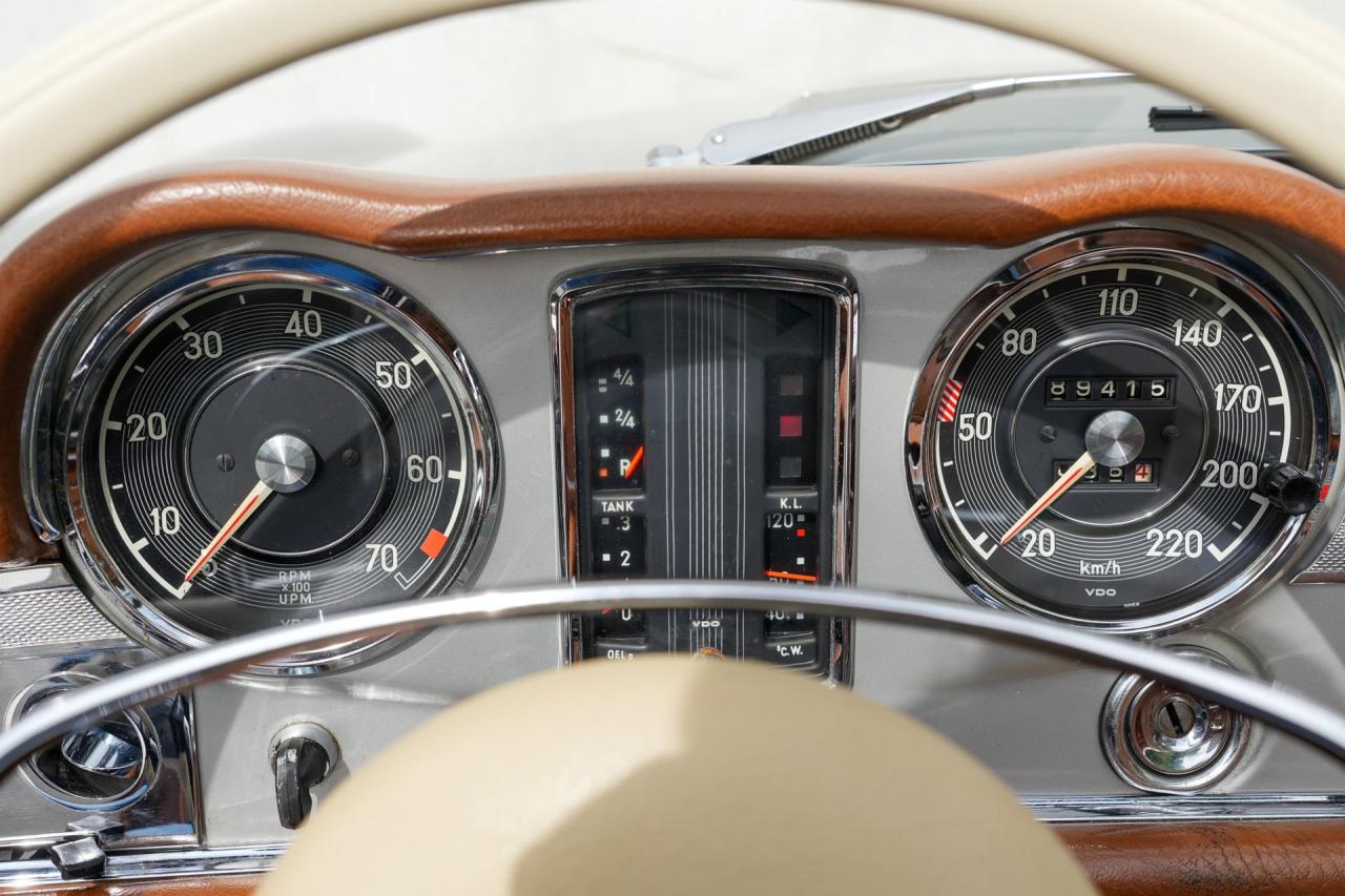 1971 Mercedes - Benz 280SL Pagoda