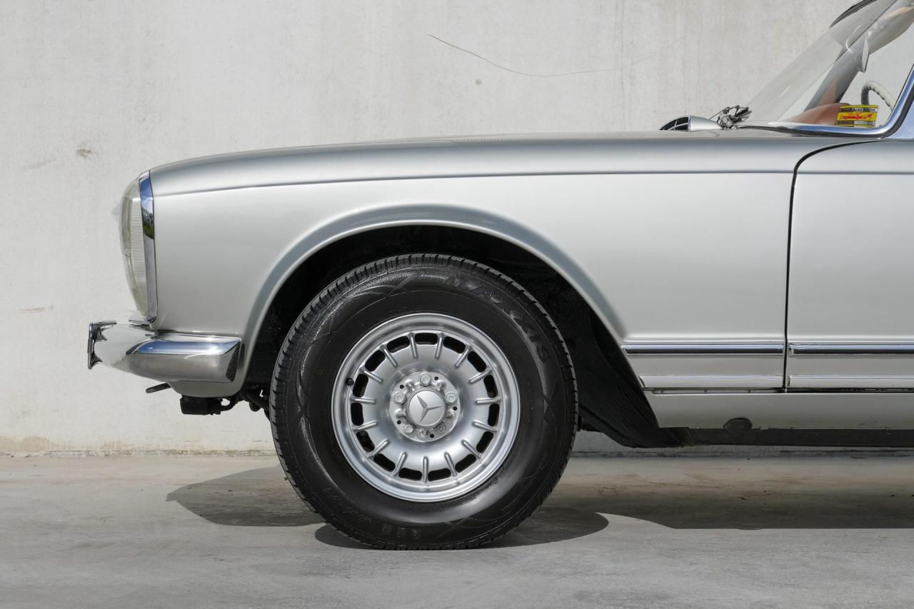 1971 Mercedes - Benz 280SL Pagoda
