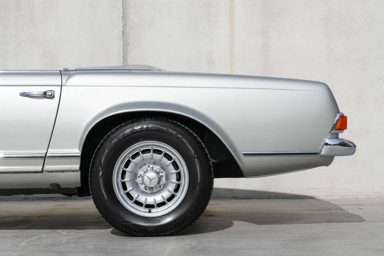 1971 Mercedes - Benz 280SL Pagoda