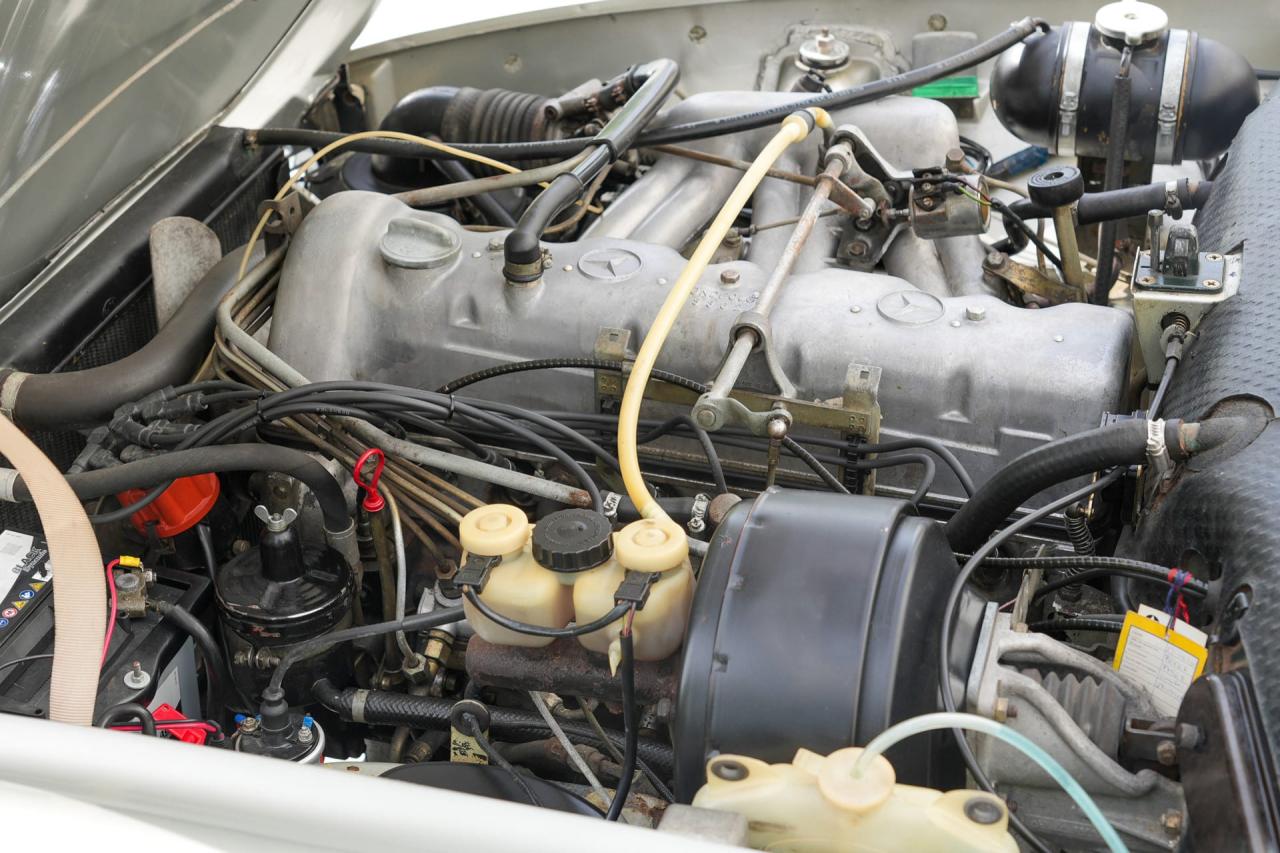 1971 Mercedes - Benz 280SL Pagoda