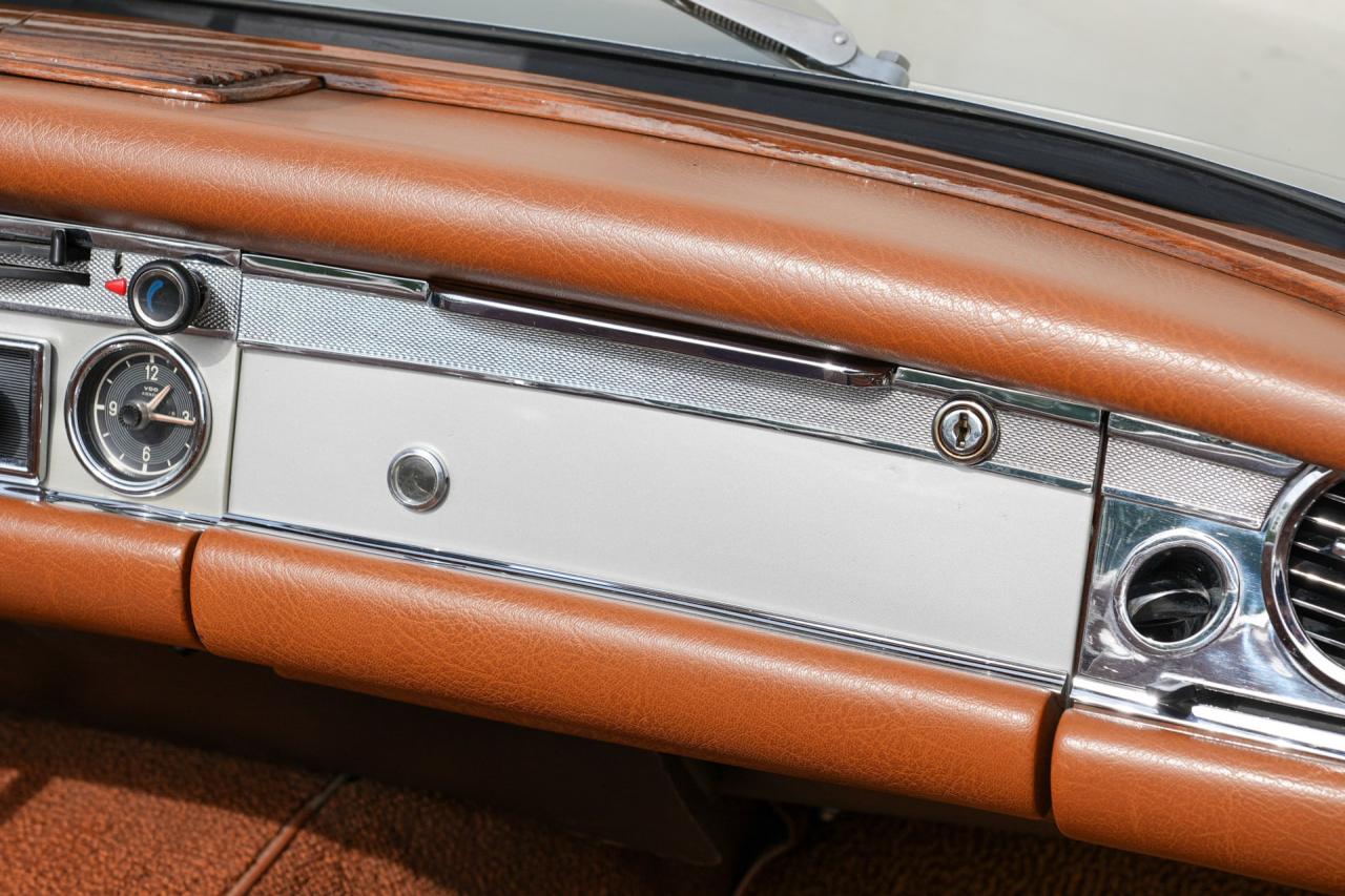 1971 Mercedes - Benz 280SL Pagoda