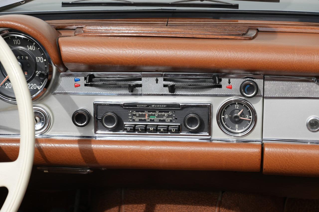 1971 Mercedes - Benz 280SL Pagoda