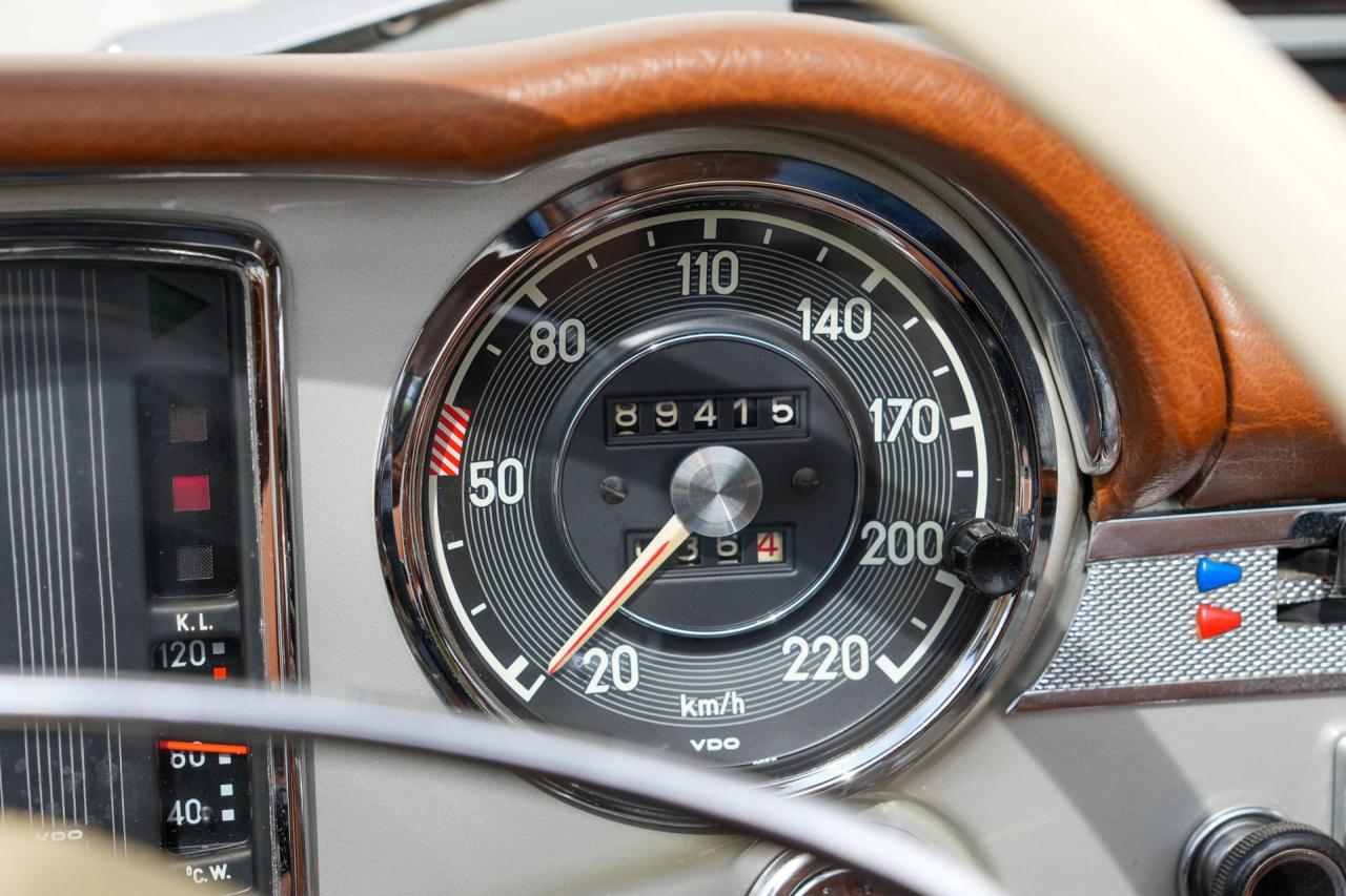 1971 Mercedes - Benz 280SL Pagoda