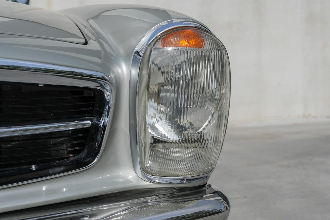 1971 Mercedes - Benz 280SL Pagoda