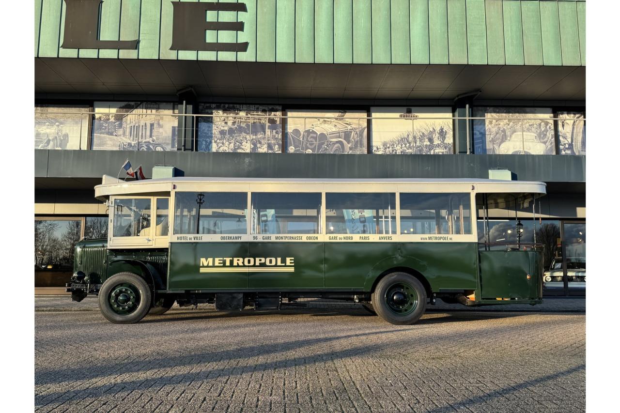 1934 Renault Parisian