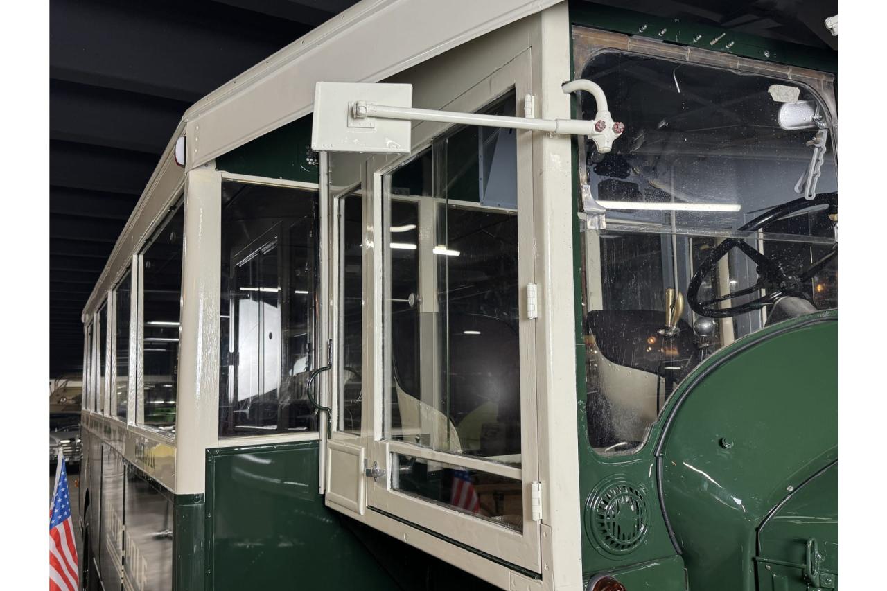 1934 Renault Parisian