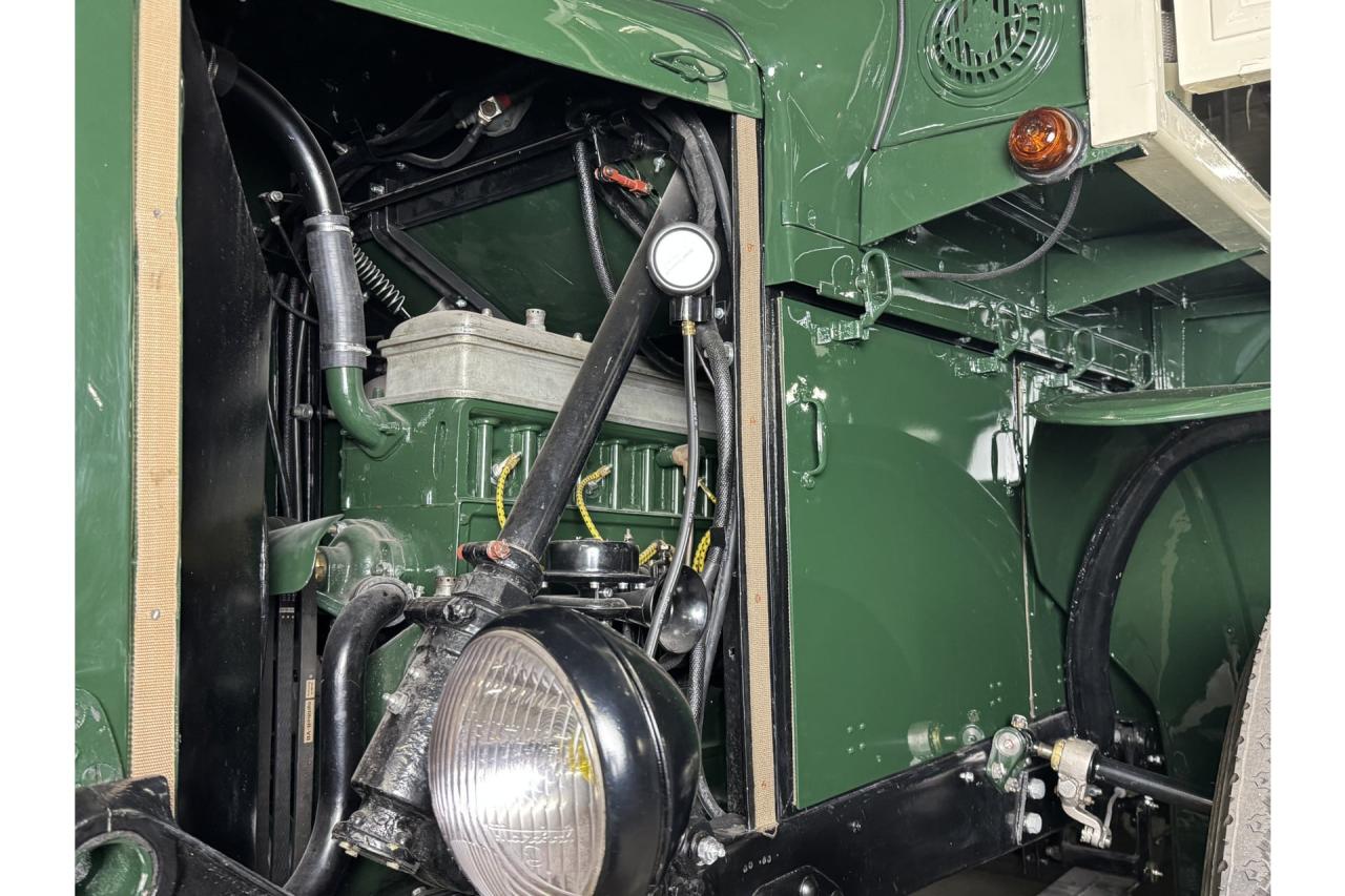 1934 Renault Parisian