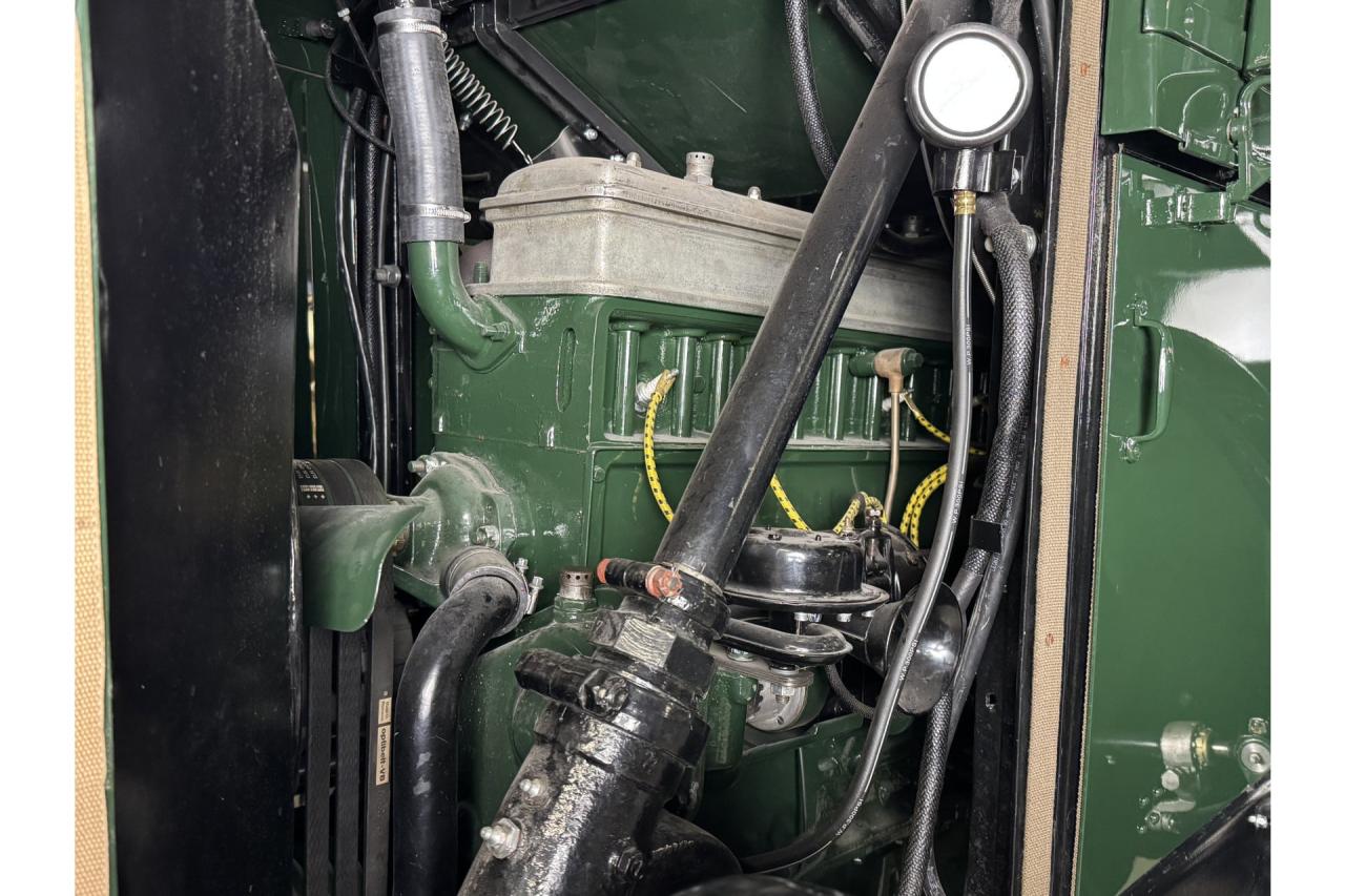 1934 Renault Parisian