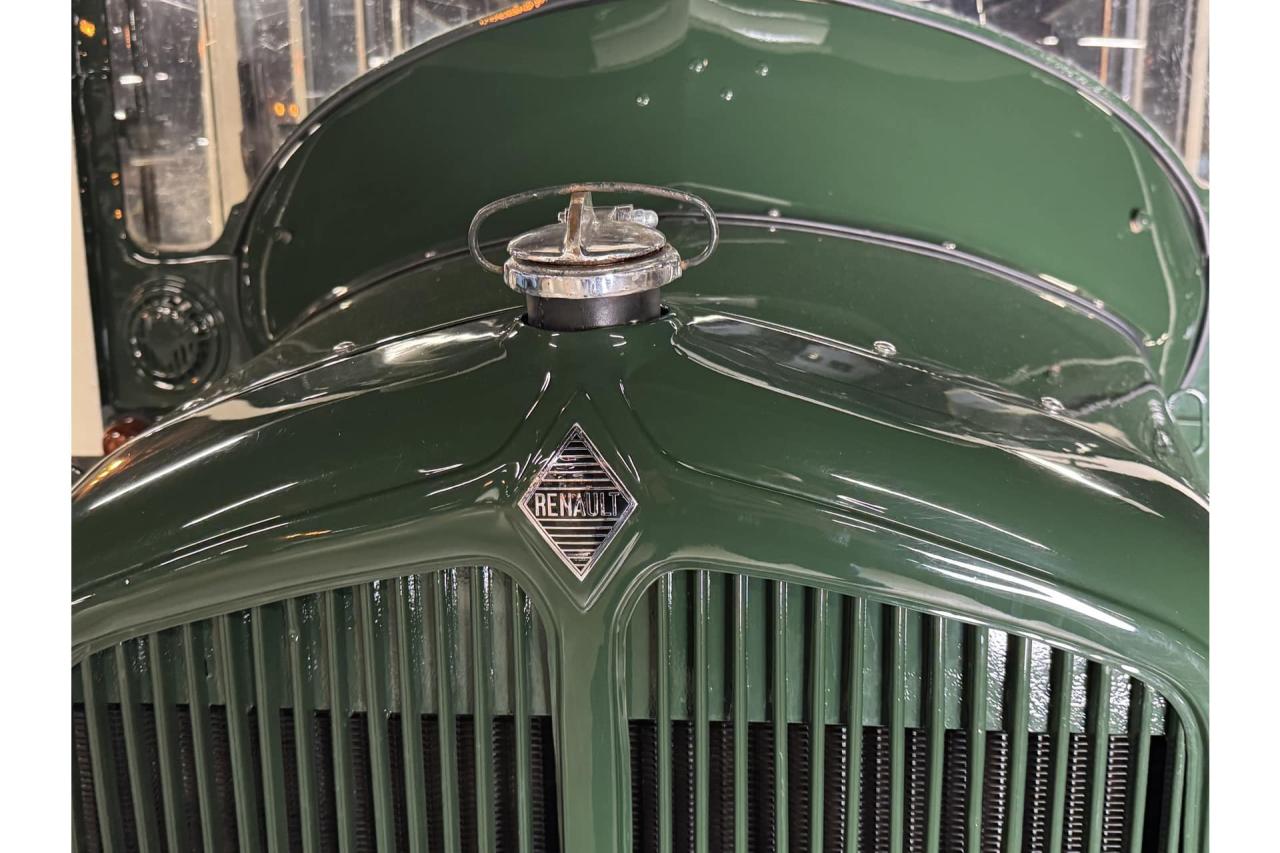 1934 Renault Parisian