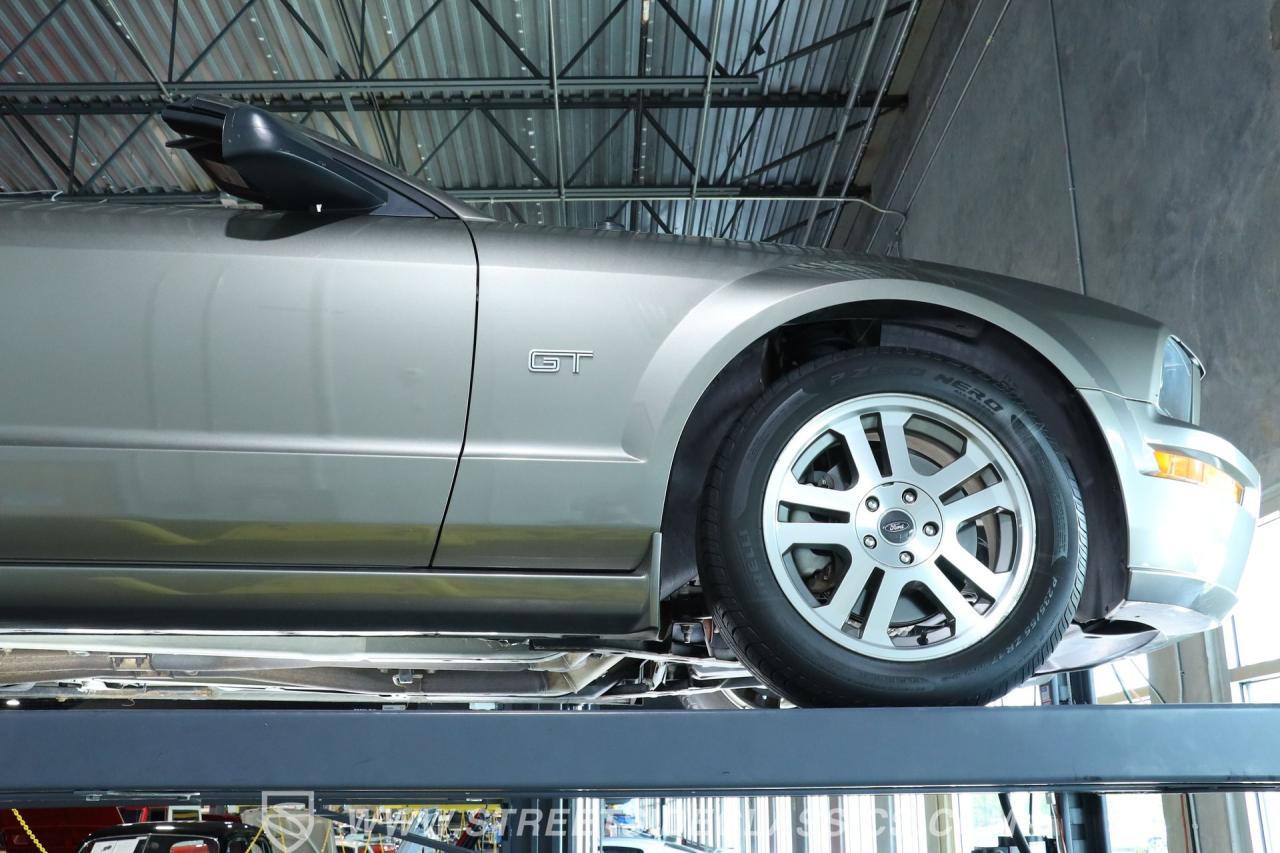 2005 Ford Mustang GT Convertible