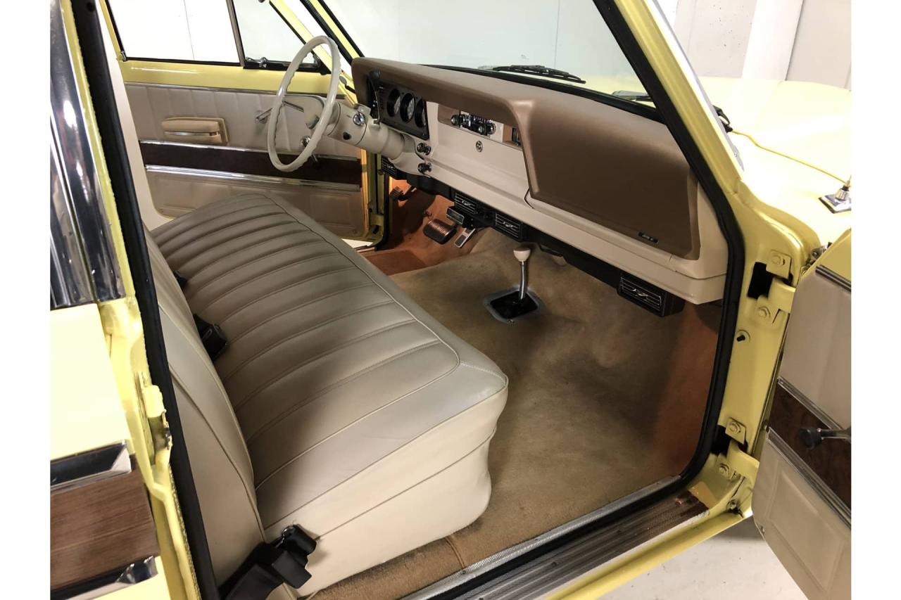 1973 Jeep Wagoneer Station