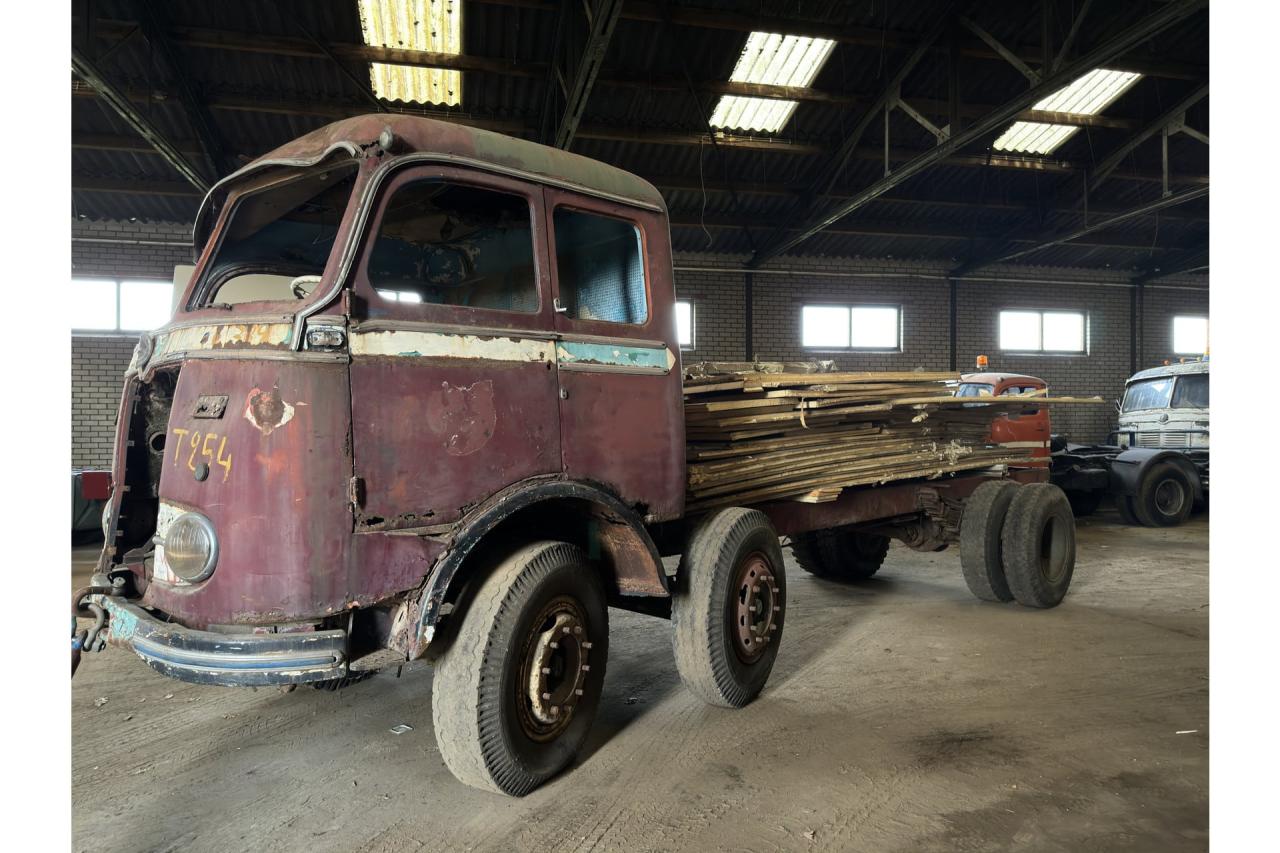 Mercedes - Benz Thousand-legged LPS 333
