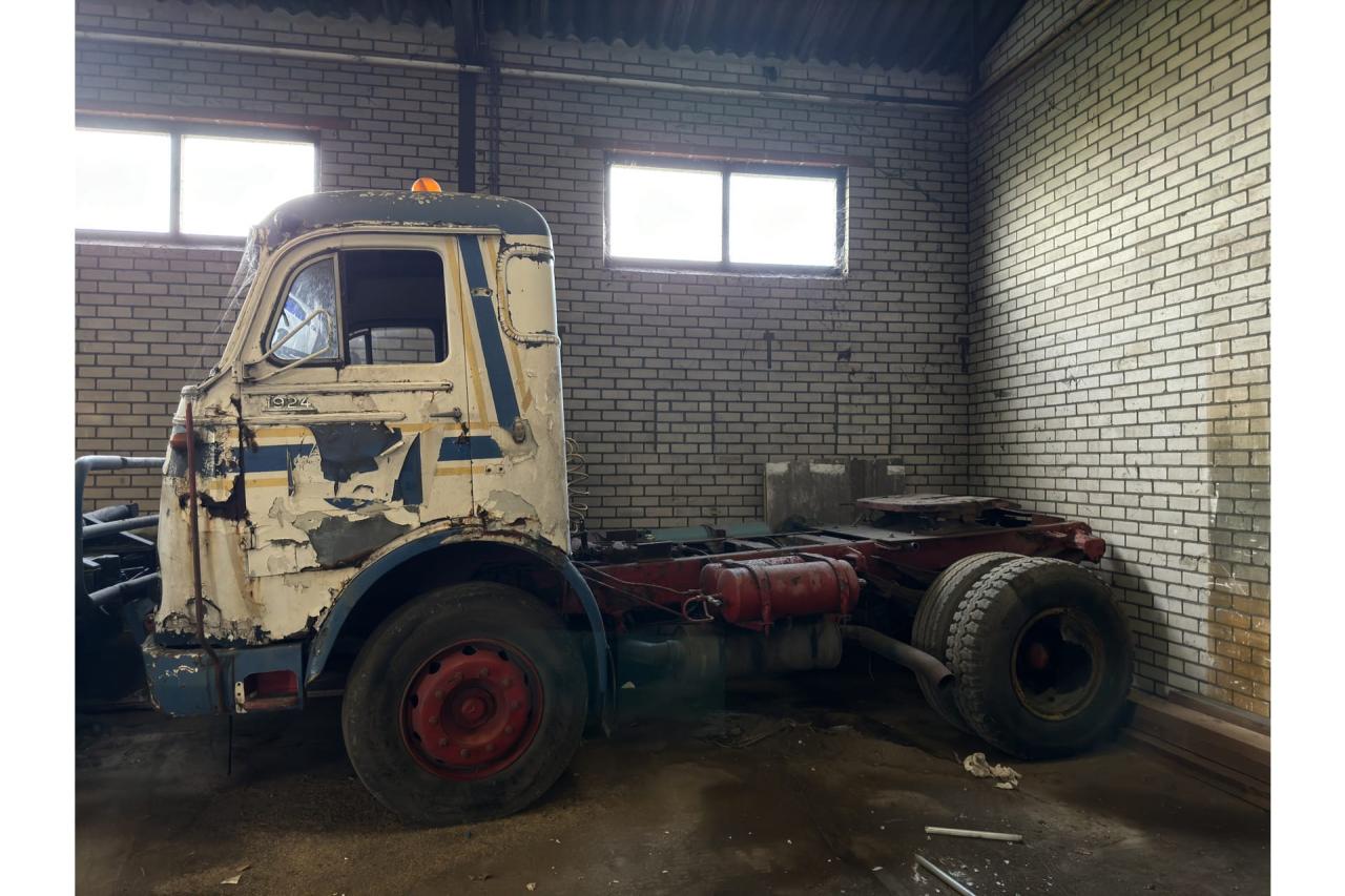 Mercedes - Benz Thousand-legged LPS 333
