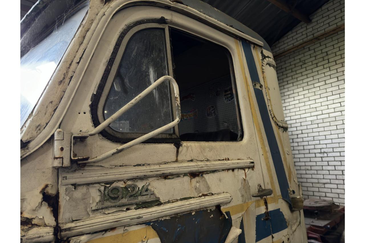 Mercedes - Benz Thousand-legged LPS 333