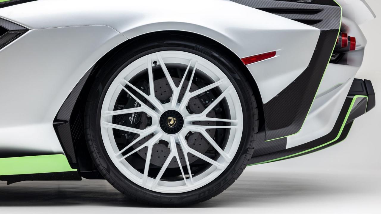 2020 Lamborghini Si&aacute;n FKP 37