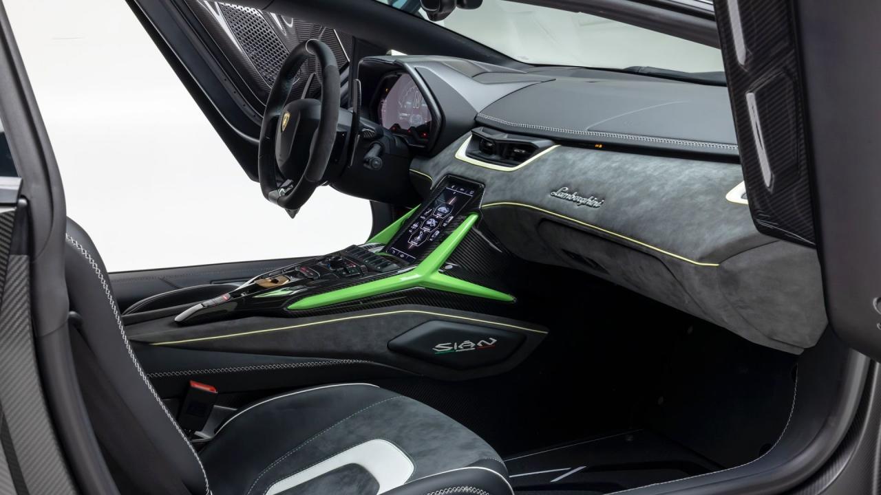 2020 Lamborghini Si&aacute;n FKP 37