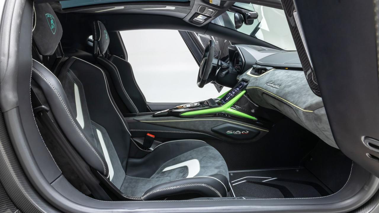 2020 Lamborghini Si&aacute;n FKP 37