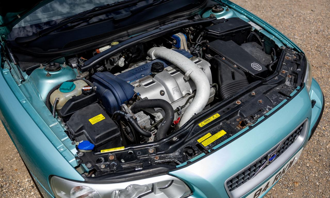 2003 Volvo V70R