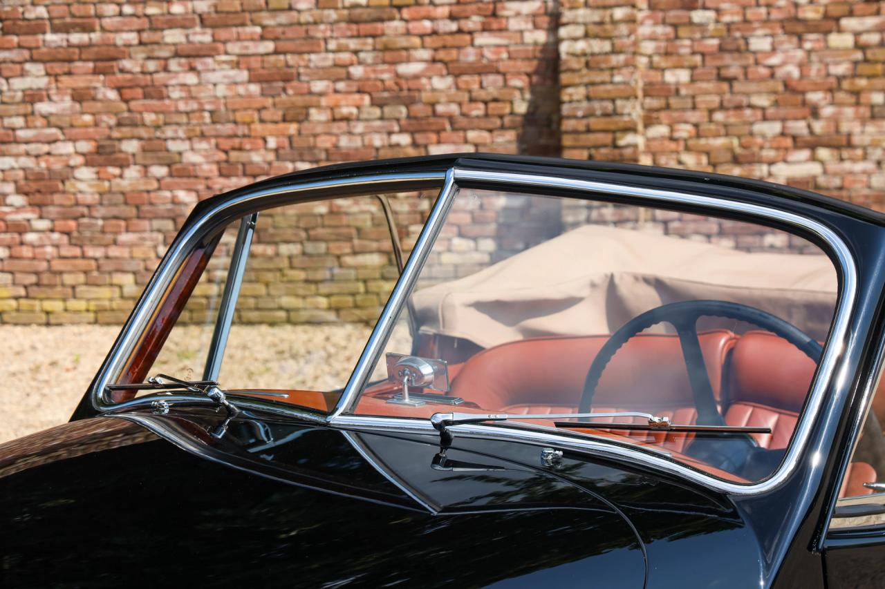 1953 Jaguar XK120 DHC &ldquo;Black and cognac&rdquo;