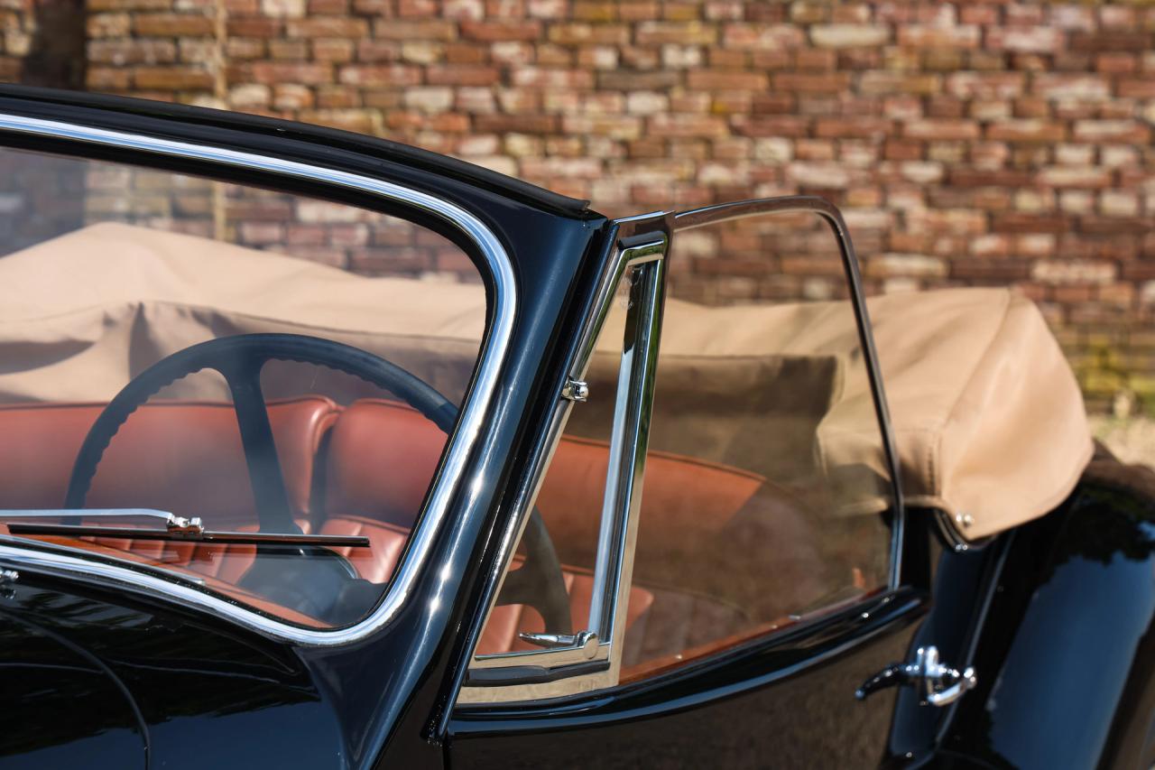 1953 Jaguar XK120 DHC &ldquo;Black and cognac&rdquo;