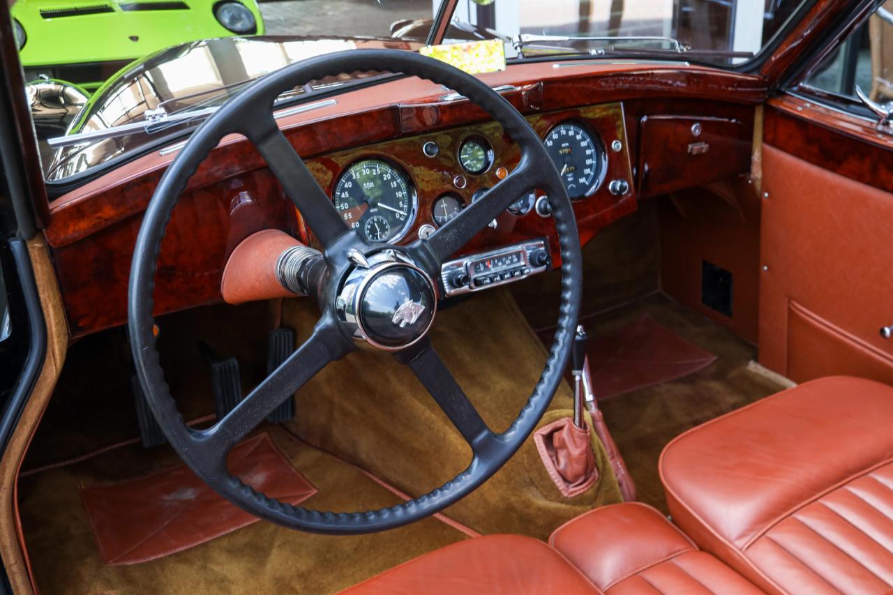 1953 Jaguar XK120 DHC &ldquo;Black and cognac&rdquo;