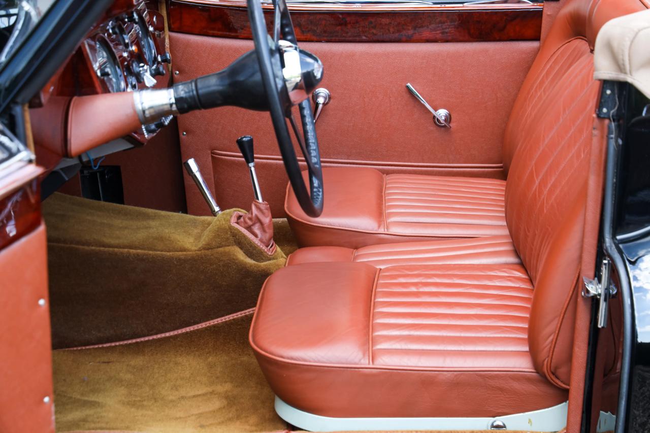1953 Jaguar XK120 DHC &ldquo;Black and cognac&rdquo;