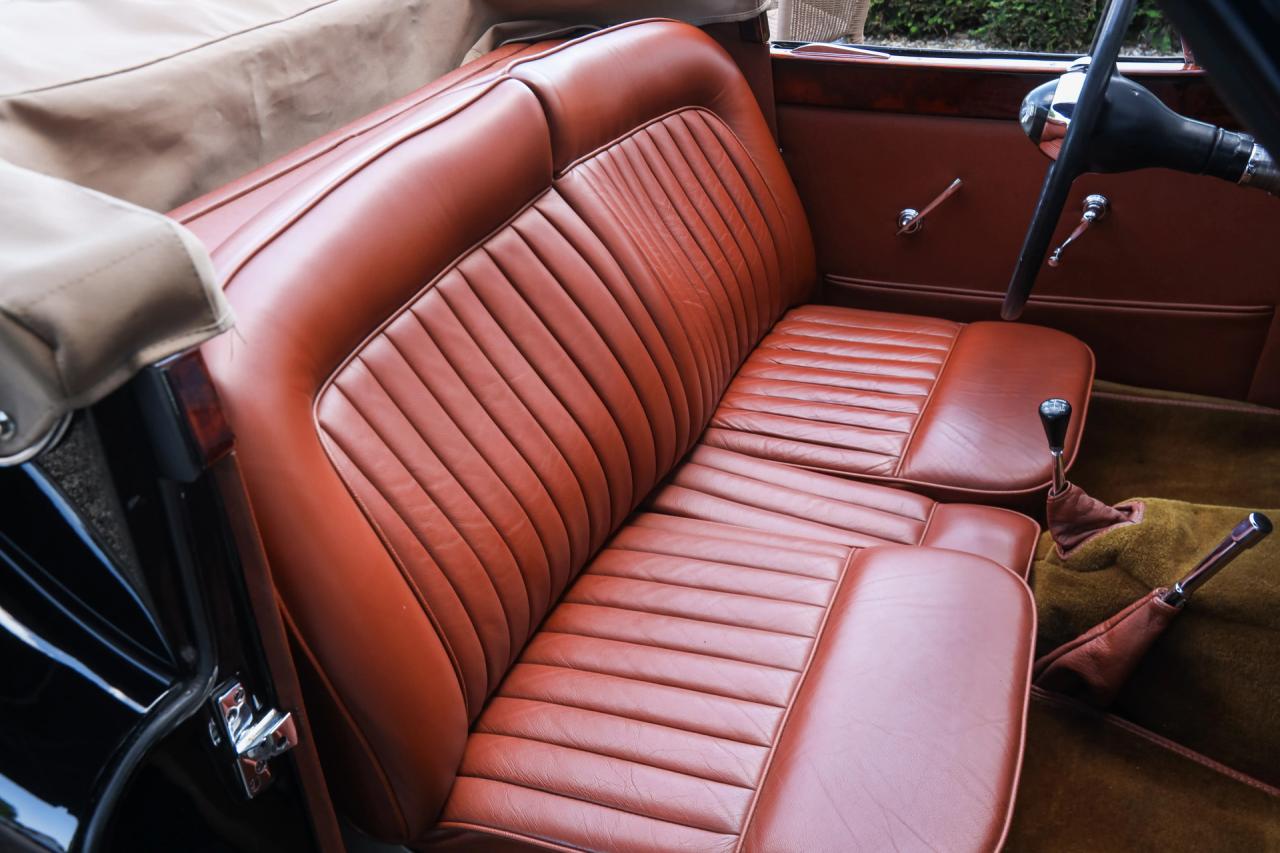 1953 Jaguar XK120 DHC &ldquo;Black and cognac&rdquo;