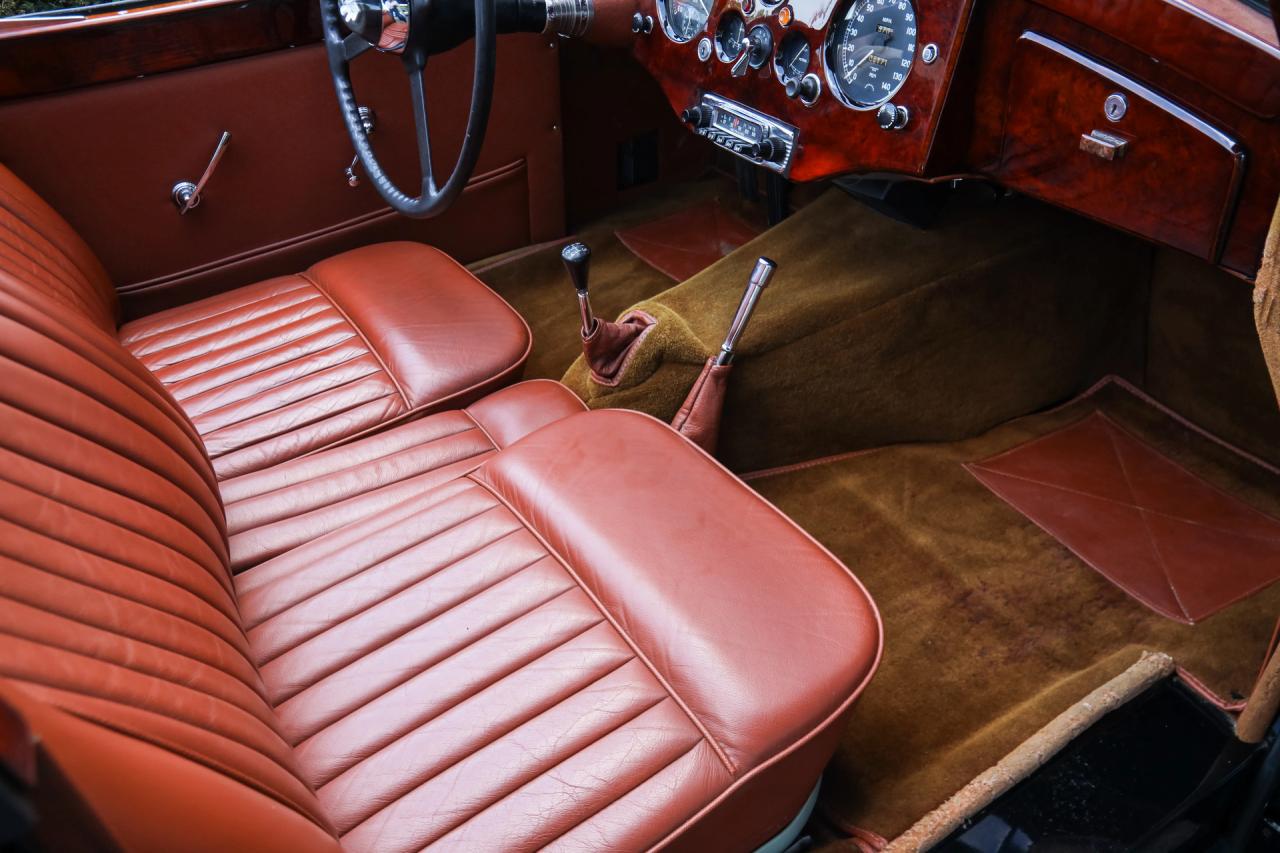 1953 Jaguar XK120 DHC &ldquo;Black and cognac&rdquo;