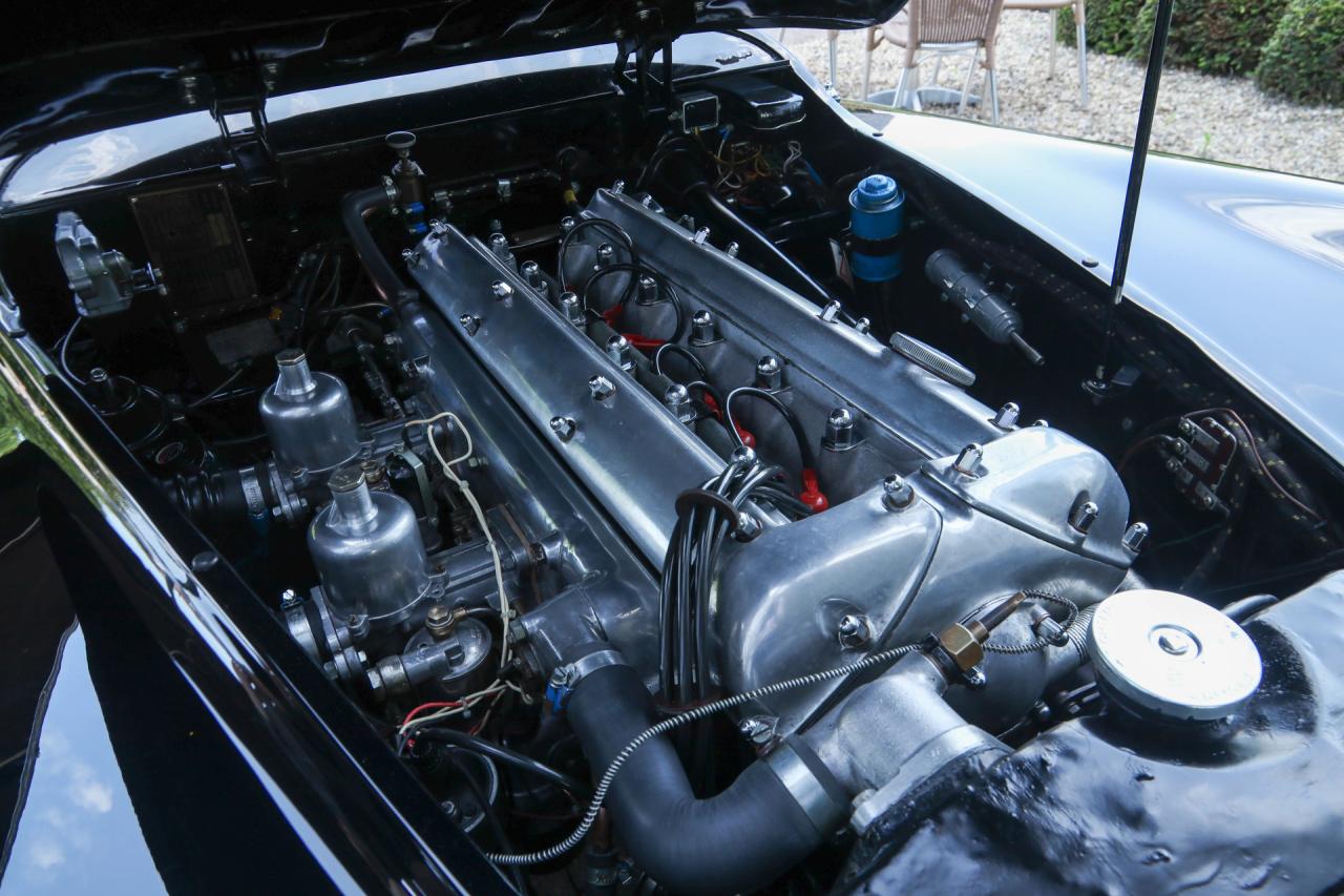 1953 Jaguar XK120 DHC &ldquo;Black and cognac&rdquo;