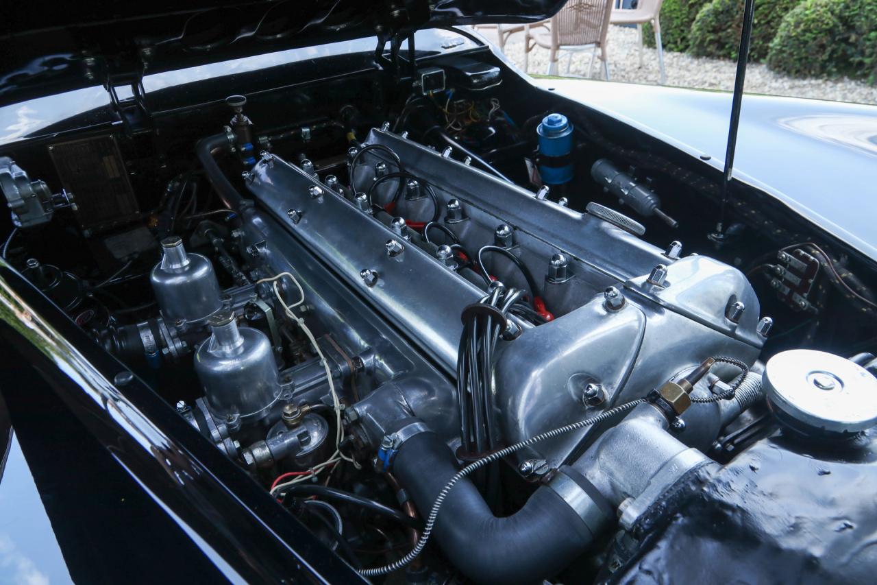 1953 Jaguar XK120 DHC &ldquo;Black and cognac&rdquo;
