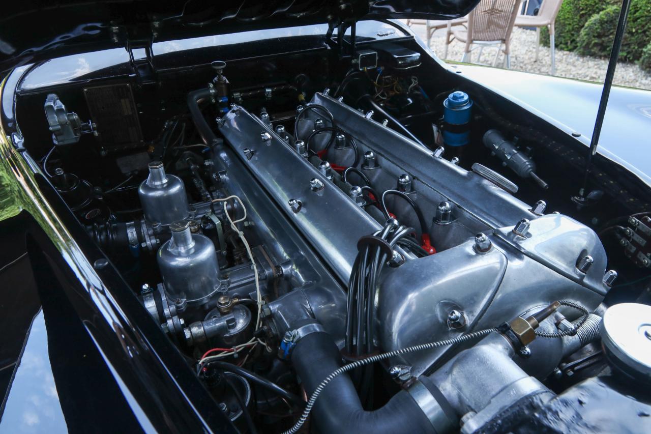 1953 Jaguar XK120 DHC &ldquo;Black and cognac&rdquo;