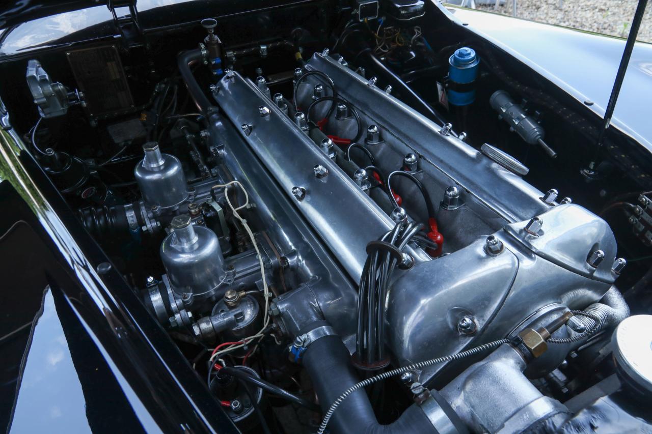1953 Jaguar XK120 DHC &ldquo;Black and cognac&rdquo;