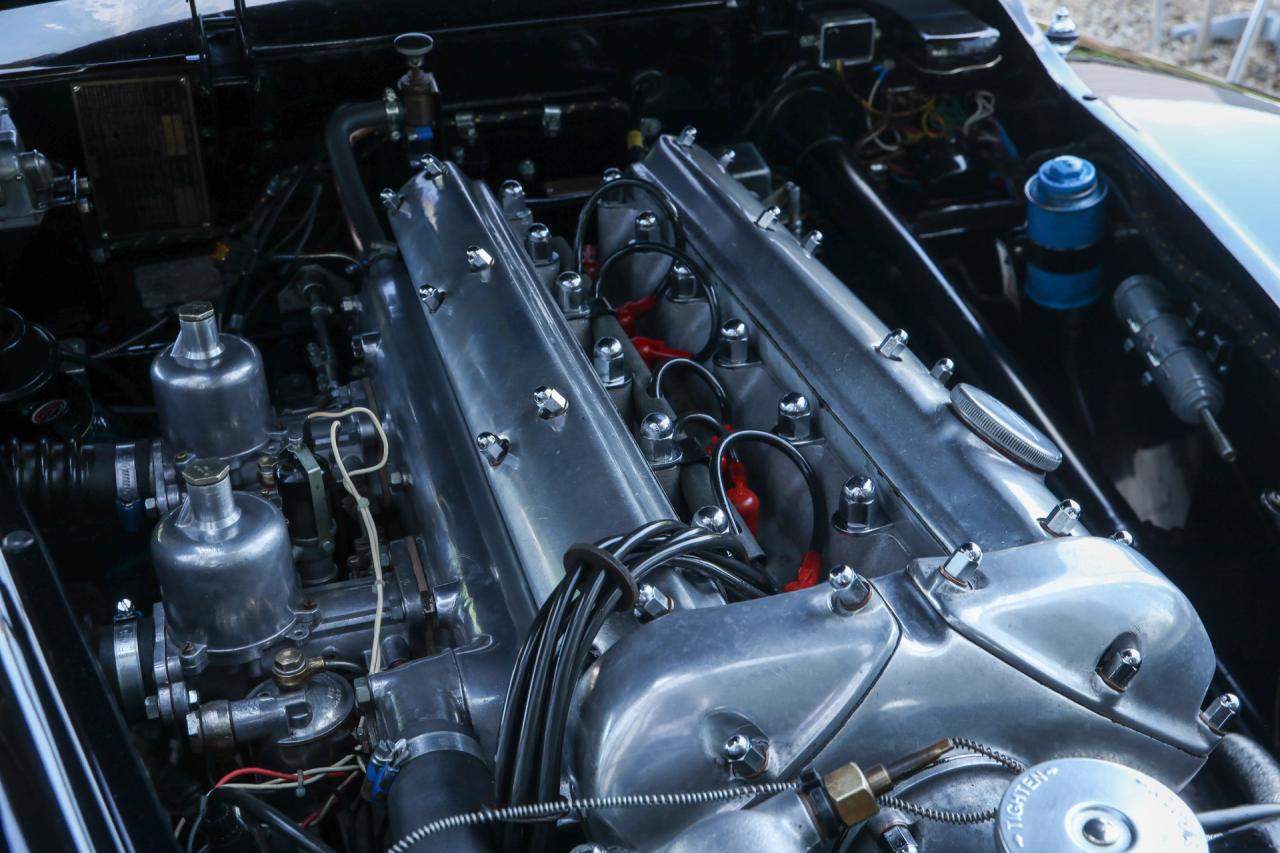 1953 Jaguar XK120 DHC &ldquo;Black and cognac&rdquo;