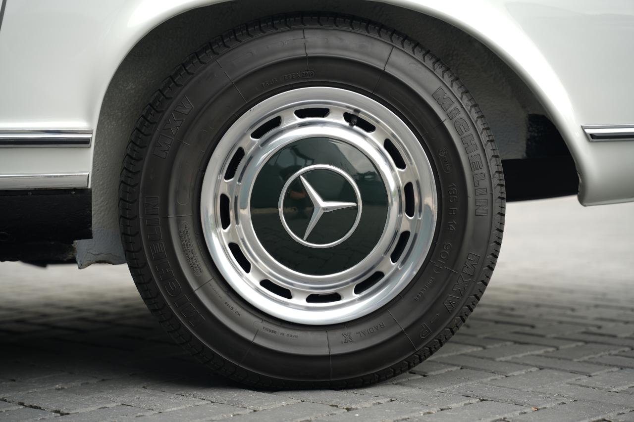 1968 Mercedes - Benz 280 SL