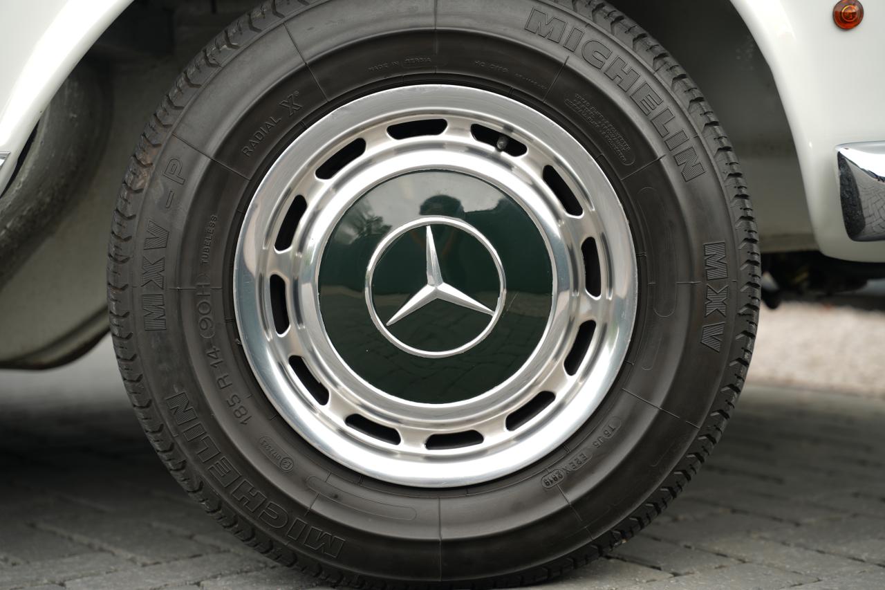 1968 Mercedes - Benz 280 SL