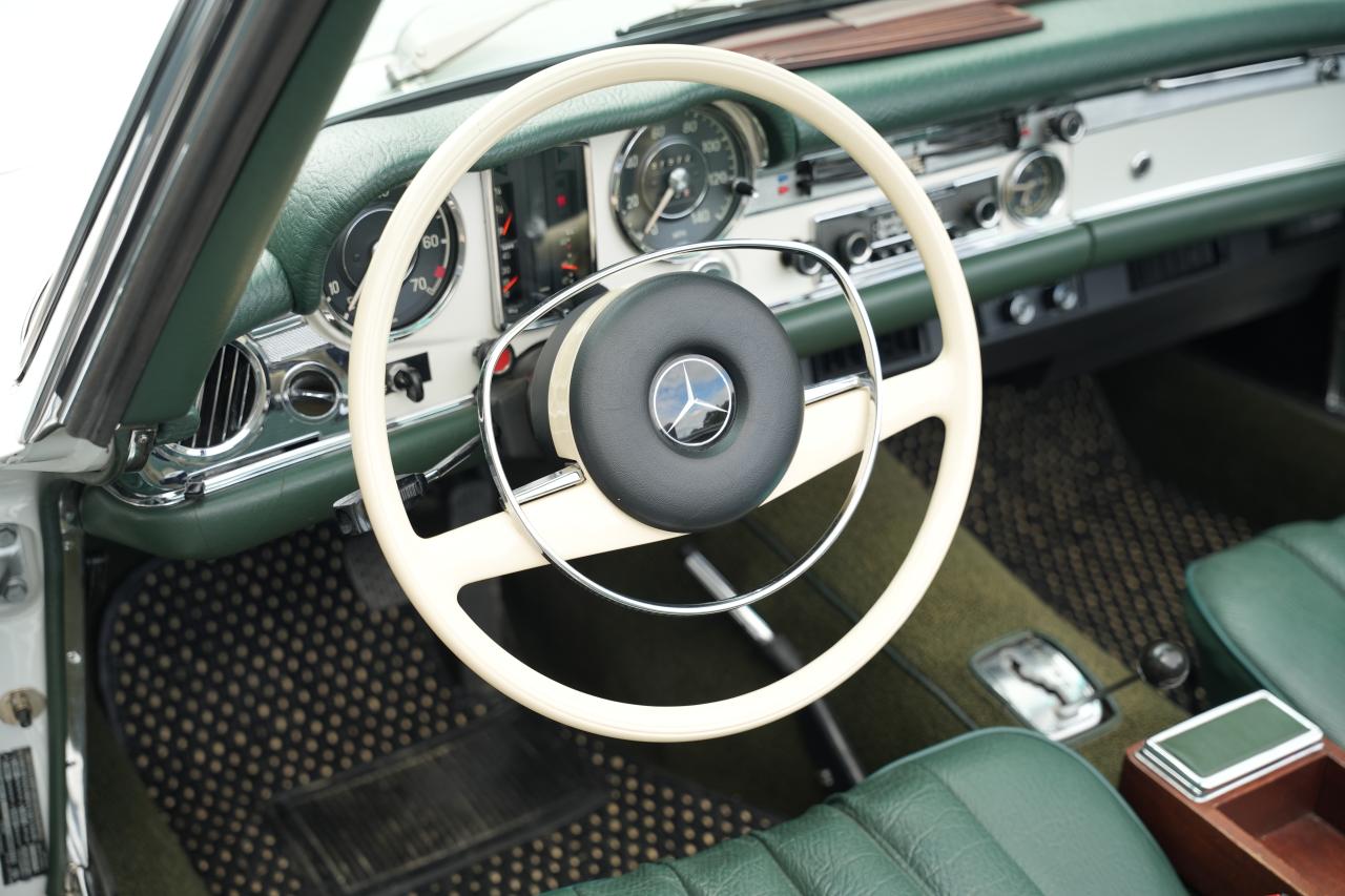 1968 Mercedes - Benz 280 SL