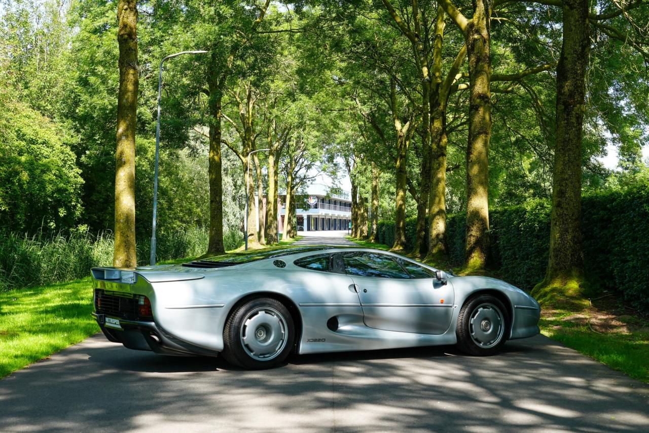 1993 Jaguar XJ220