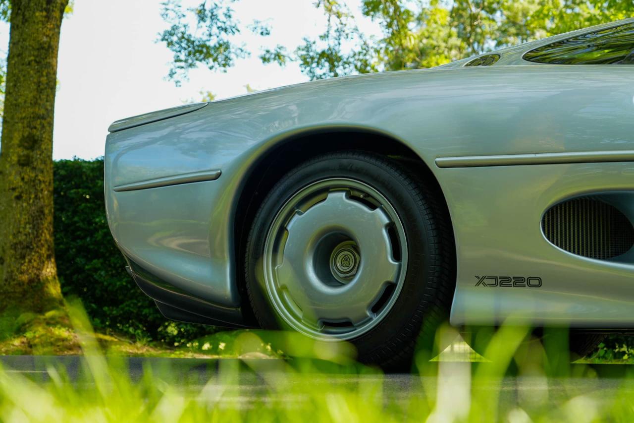 1993 Jaguar XJ220
