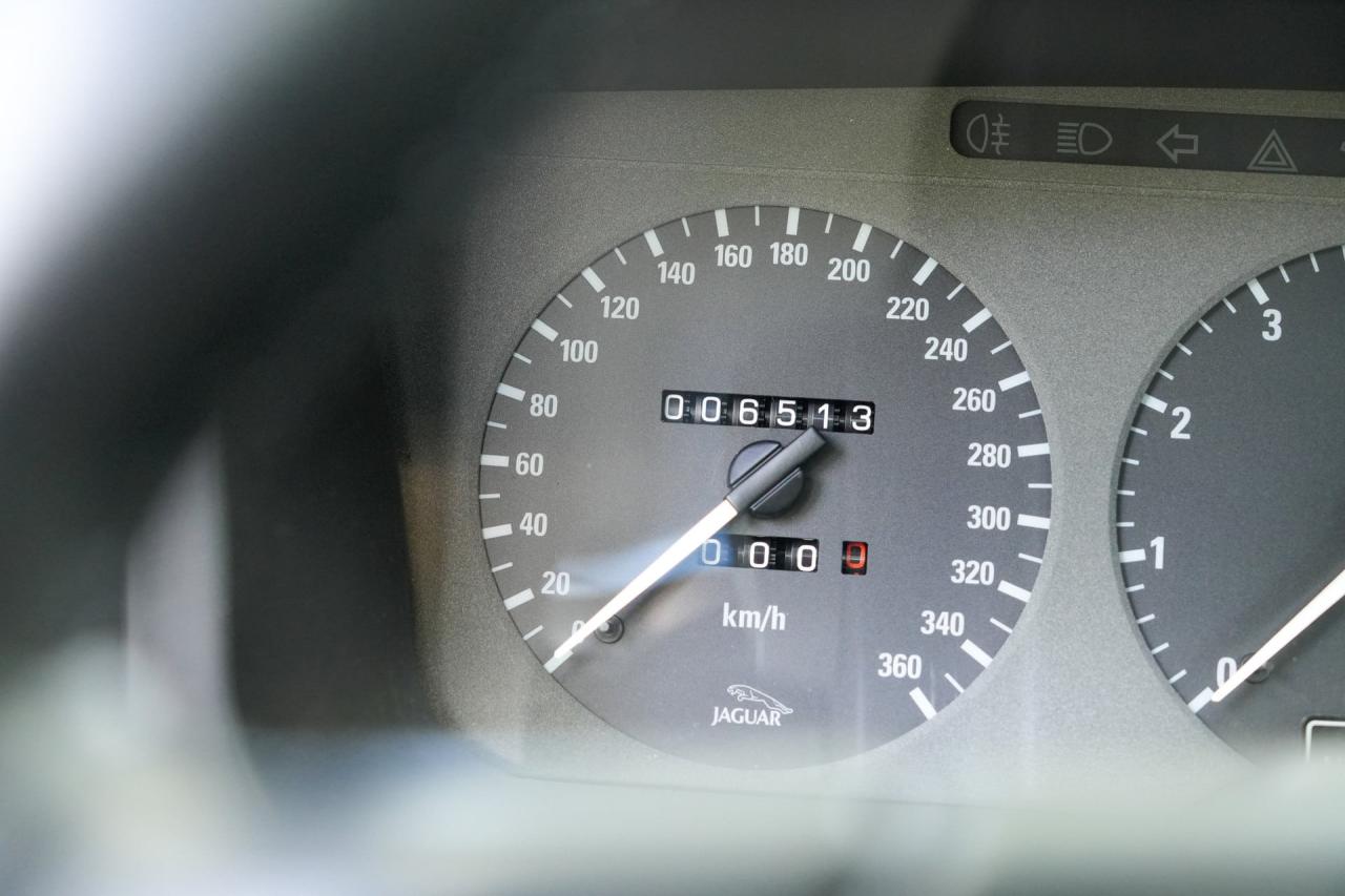 1993 Jaguar XJ220