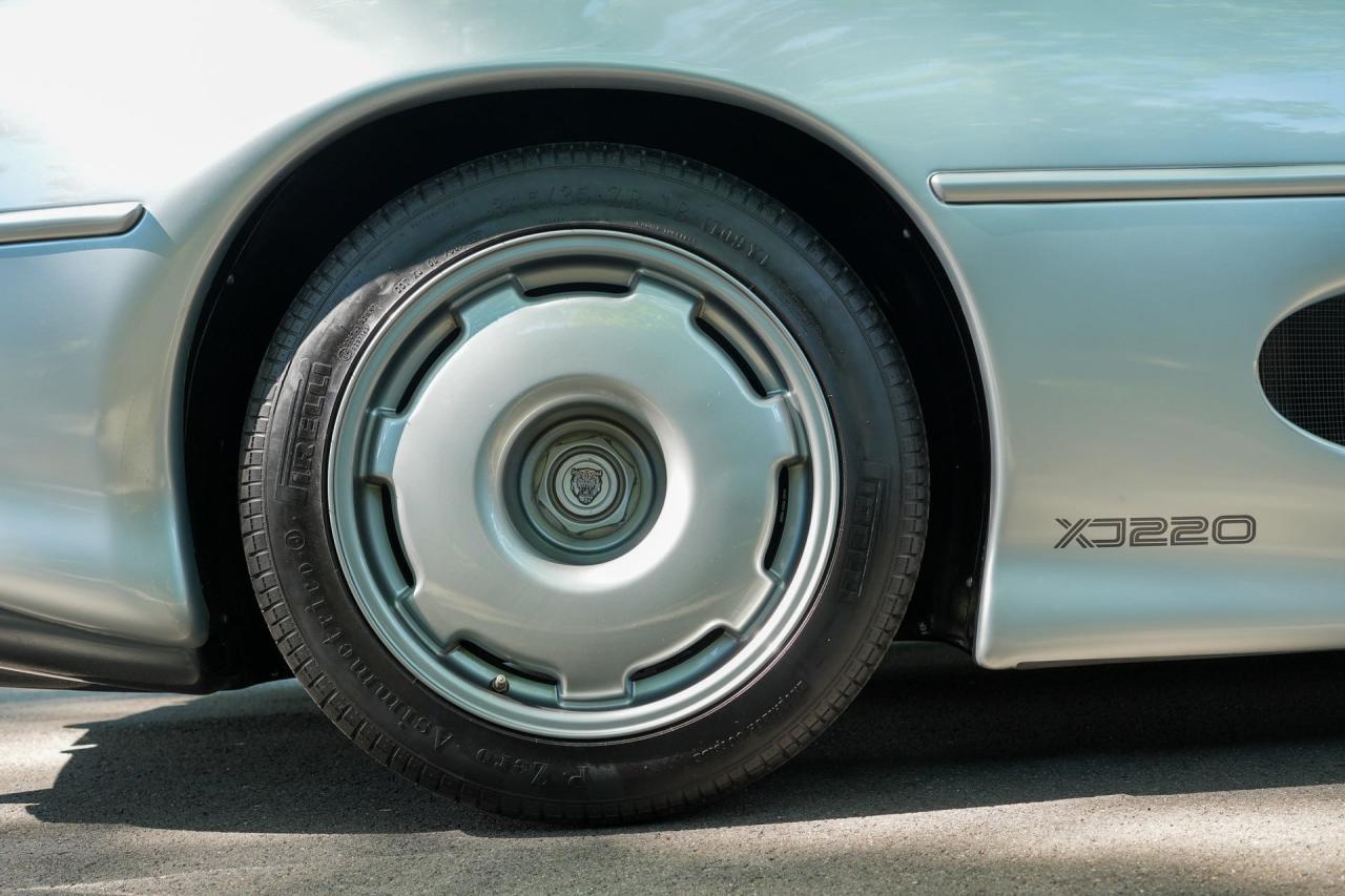 1993 Jaguar XJ220