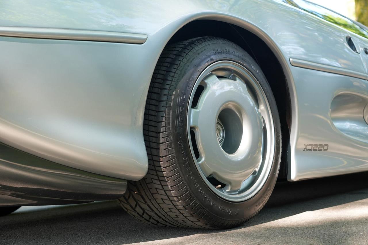 1993 Jaguar XJ220