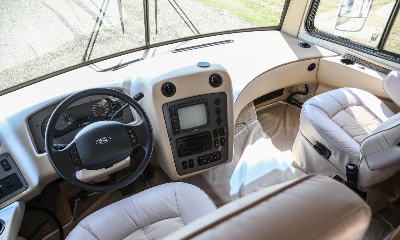 2005 Newmar Scottsdale 3201 Motorhome