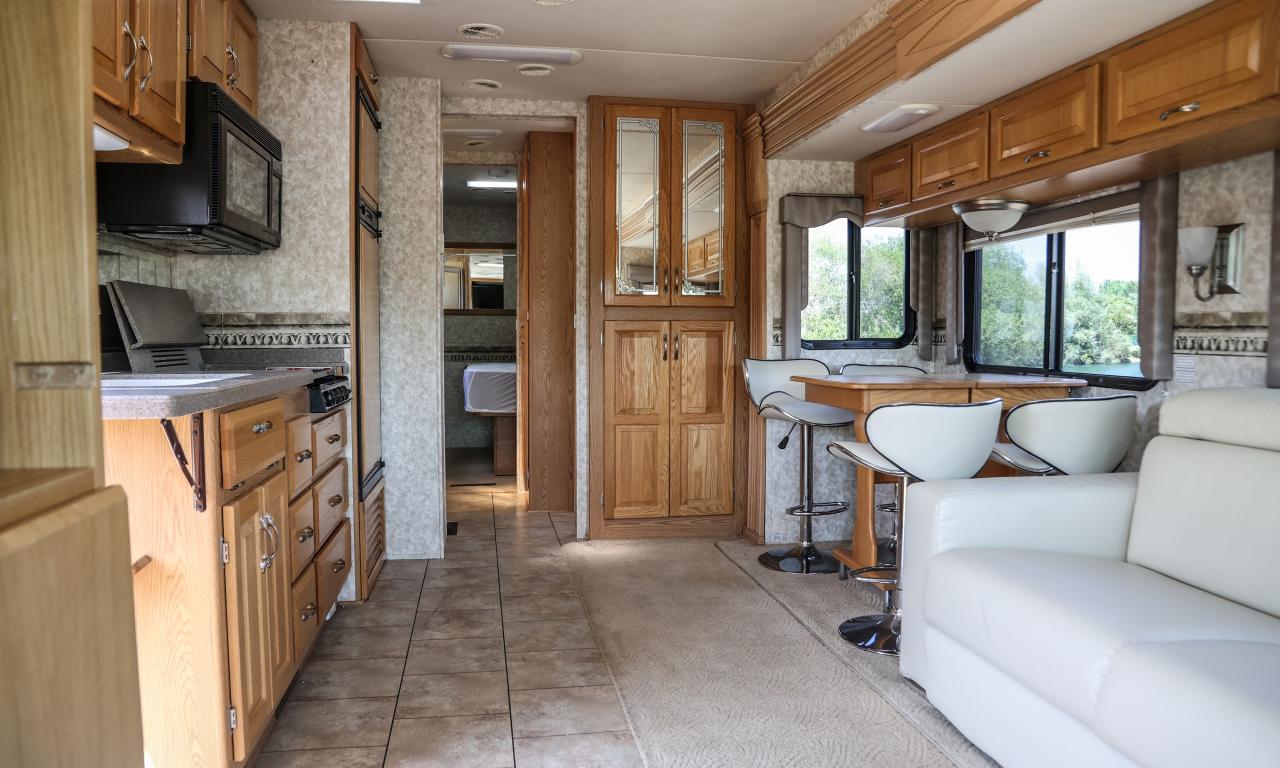2005 Newmar Scottsdale 3201 Motorhome