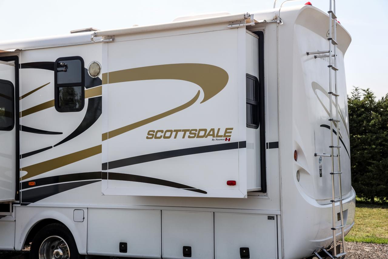 2005 Newmar Scottsdale 3201 Motorhome