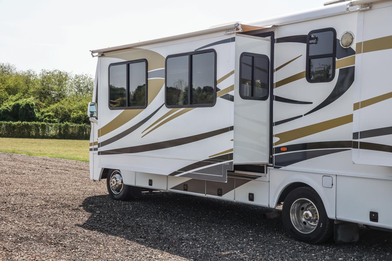 2005 Newmar Scottsdale 3201 Motorhome