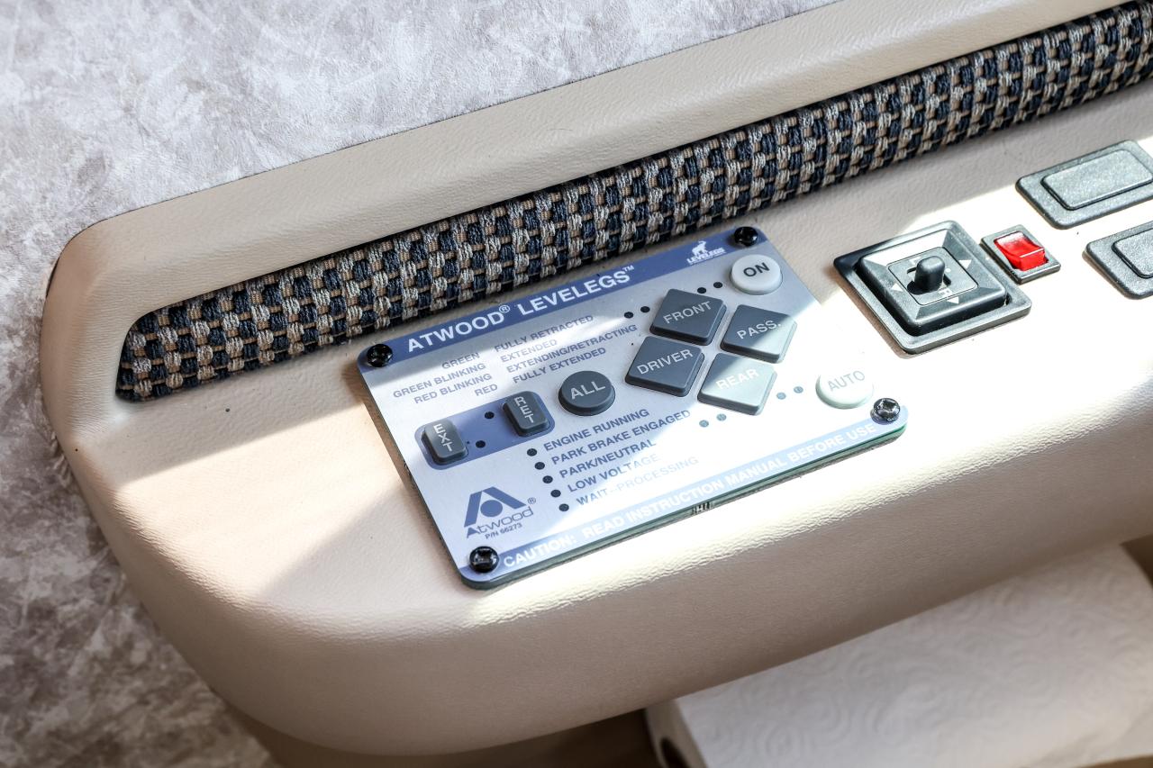 2005 Newmar Scottsdale 3201 Motorhome