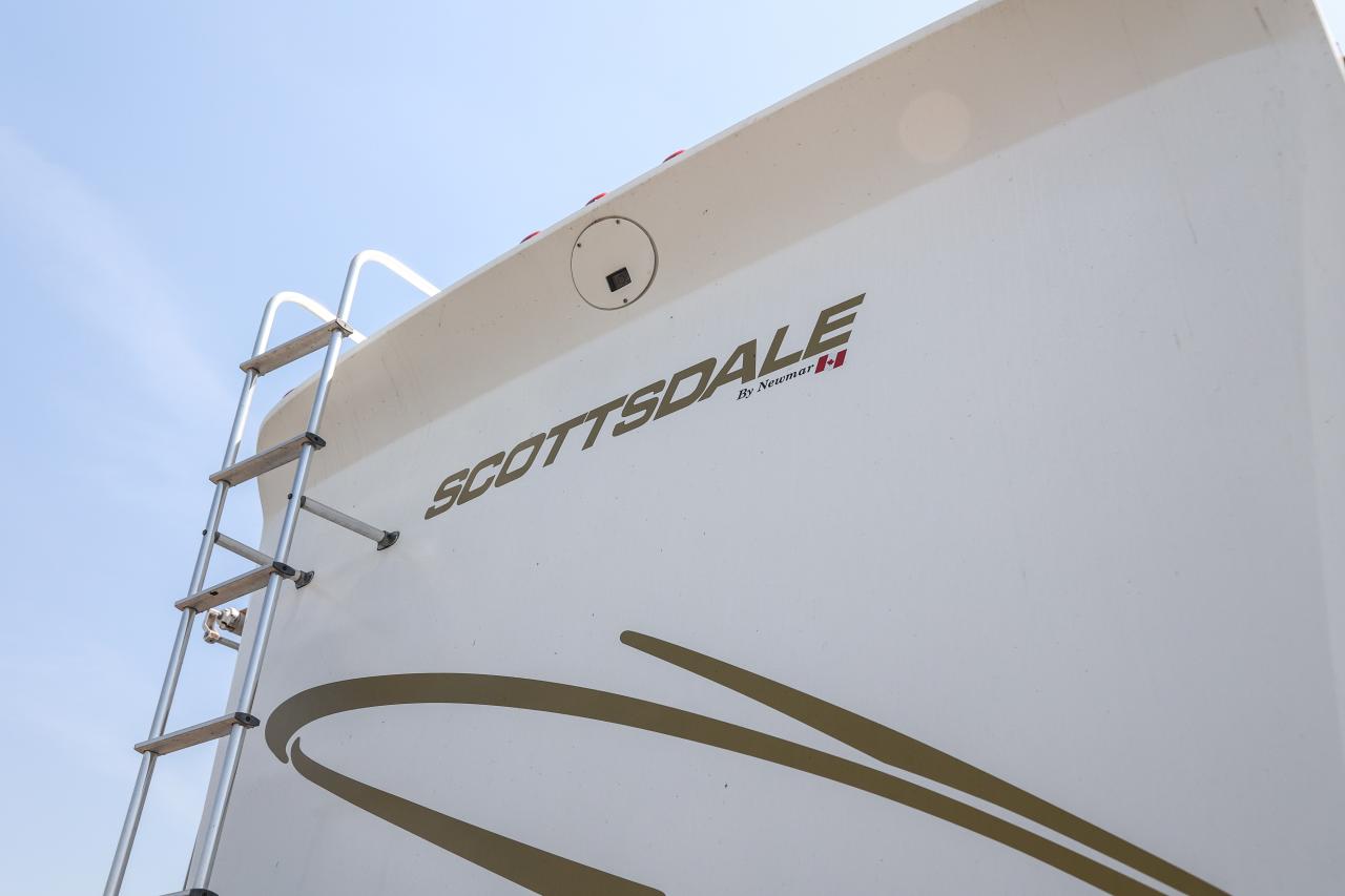 2005 Newmar Scottsdale 3201 Motorhome