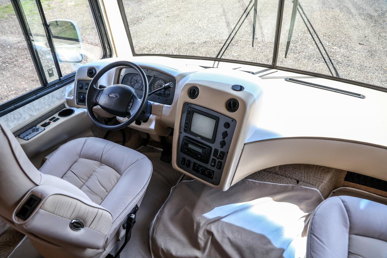 2005 Newmar Scottsdale 3201 Motorhome